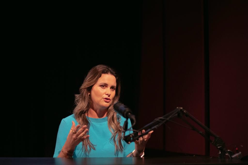 Moodboard com materiais e paleta de cores